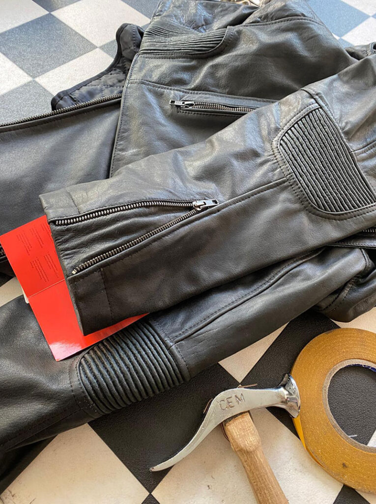 Deri motosiklet montu kol kısaltma işlemi